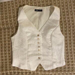White vest top